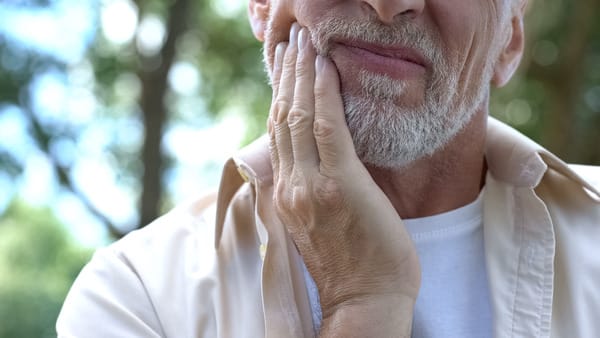 Tooth Pain Diagnosis: When to Call an Emergency Dentist